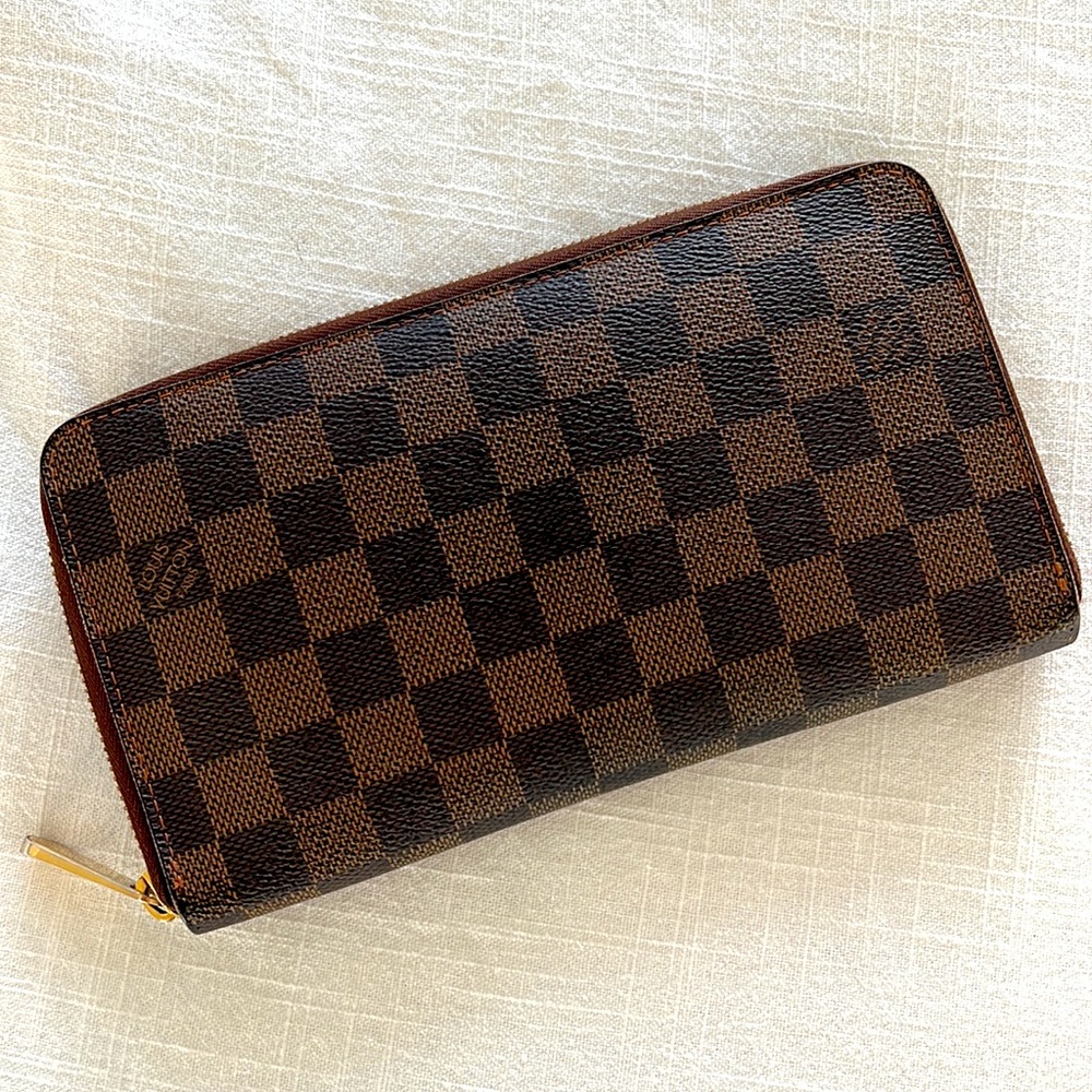 Louis Vuitton Damier Ebene Zippy Wallet